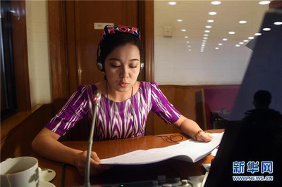 語(yǔ)言橋梁，共商國(guó)是——記為兩會(huì)服務(wù)的民族語(yǔ)文翻譯組